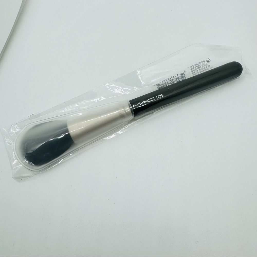 Mac 129S Powder/Blush Makeup Brush Synthetic Bristles Brand New Authentic - Picture 6 of 10